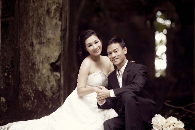 Không cầu kỳ, lộng lẫy như những bộ ảnh cưới khác, ảnh cưới của Thanh Thanh Hiền rất giản dị, mộc mạc.