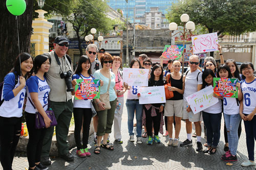 Giới trẻ Sài thành phấn khích với hoạt động Free Hug - 3