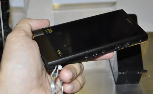 Sony tung máy nghe nhạc Walkman mới, pin 60 tiếng - 1