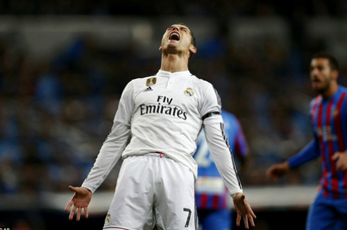 Bị CĐV Real la ó, Ronaldo tức giận chửi thề - 1