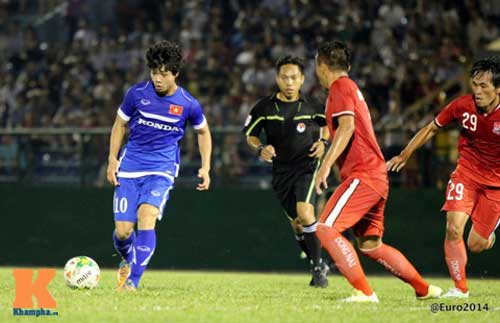 Công Phượng & U23  hút khán giả hơn “Chelsea Việt Nam” - 1
