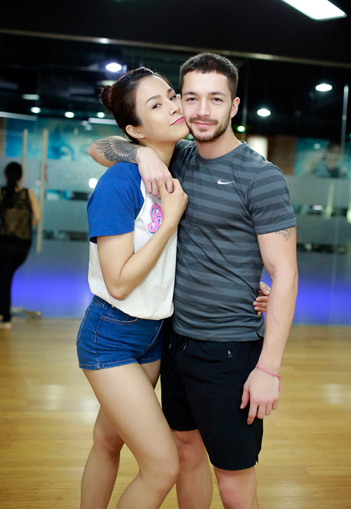 Diệp Lâm Anh tình cảm ôm chặt bạn nhảy Tây - 8