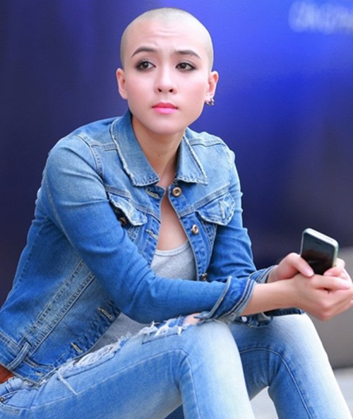 Bật mí về “cô gái đầu trọc” cá tính ở Vietnam Idol - 1