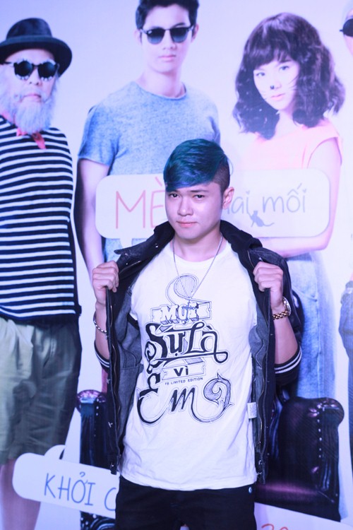 /Uploaded/phamhuuthanh/2015_03_19/ATQY1426738569-bao-kun.jpg Hoàng Tôn, Bảo Kun diện áo đôi đi xem phim - 3