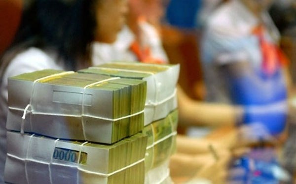 Ngân hàng "ế" tiền, "lạy lục" khắp nơi tìm khách vay - 1