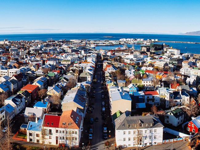 hủ đô Reykjavik có rất nhiều những căn nhà đầy màu sắc và con phố đẹp để đi dạo.
