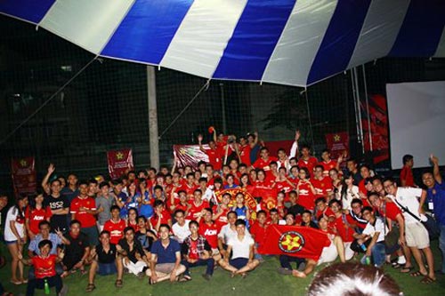 Fan MU Việt Nam chuẩn bị "sóng lớn" đón Liverpool - 1