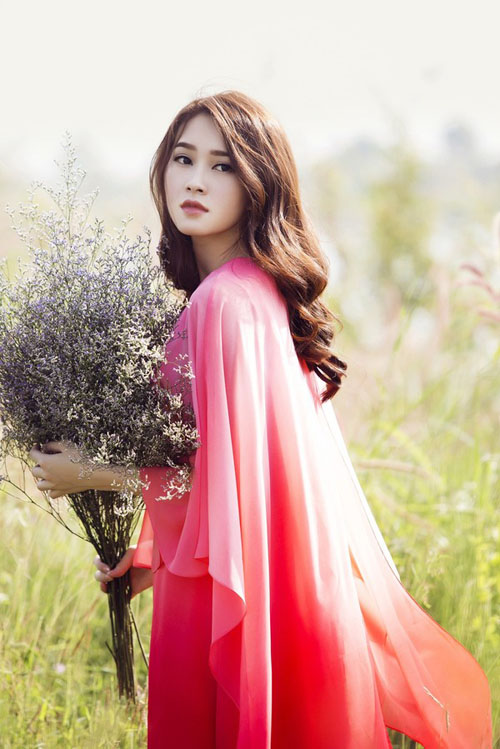 7 “bóng hồng” không hở vẫn hot của showbiz Việt - 2