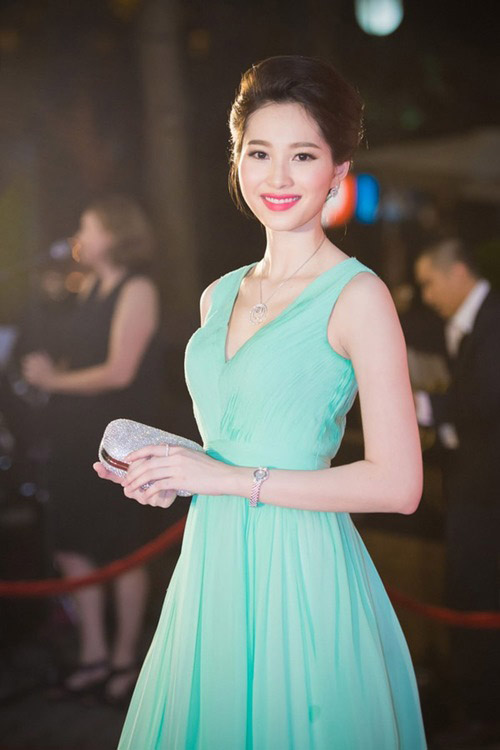 7 “bóng hồng” không hở vẫn hot của showbiz Việt - 3