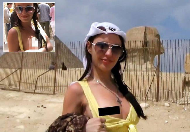 Một phụ nữ người Nga có biệt danh Aurita đã khiến giới chức Ai Cập đau đầu khi những bức ảnh cô nàng vạch áo khoe ngực để quay phim trong kim tự tháp Senn al-Agouz ở thành phố Giza khiến nhiều người dân bất bình.