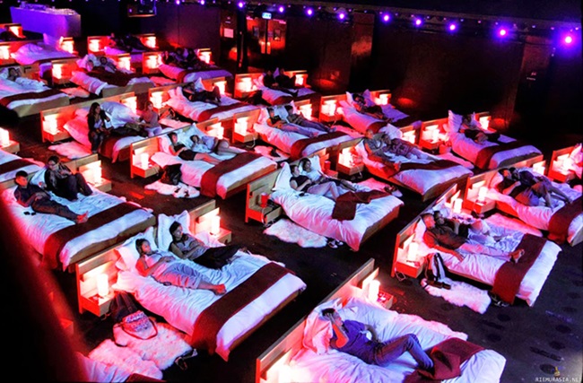 Olympia Theater ở Hy Lạp là điểm đến lý tưởng cho những người muốn hưởng cảm giác thoải mái như ở nhà với thiết kế giường nằm có một không hai.