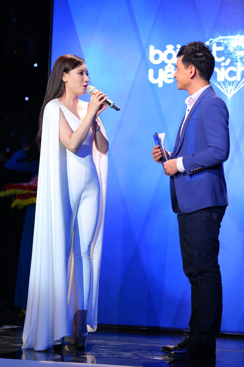 Hồ Quỳnh Hương khoe vóc dáng trẻ trung - 4