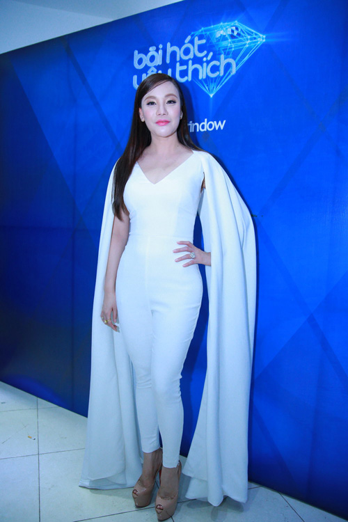 Hồ Quỳnh Hương khoe vóc dáng trẻ trung - 7