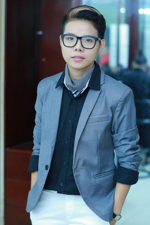 Hồ Quỳnh Hương khoe vóc dáng trẻ trung - 9