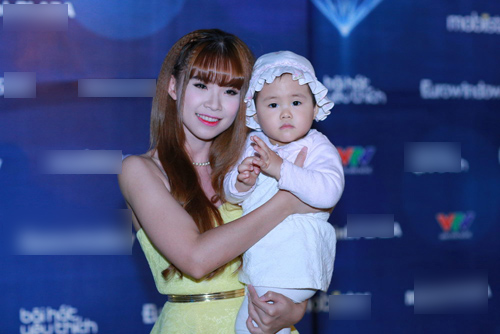 Hồ Quỳnh Hương khoe vóc dáng trẻ trung - 8