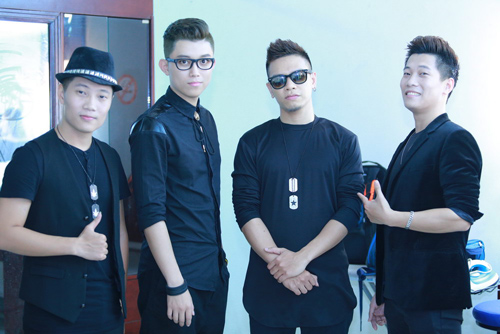 Hồ Quỳnh Hương khoe vóc dáng trẻ trung - 11