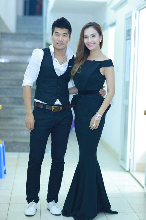 Hồ Quỳnh Hương khoe vóc dáng trẻ trung - 12