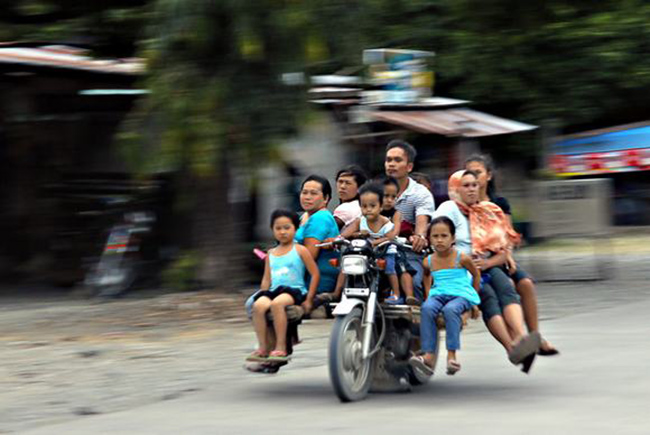 Chở nguyên cả đại gia đình đi chơi
