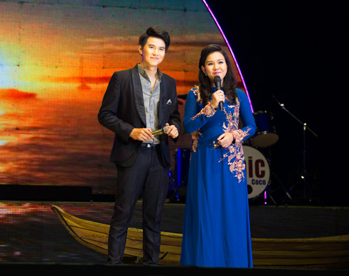 MC Vũ Mạnh Cường “vừa đi vừa khóc” trên sân khấu - 9