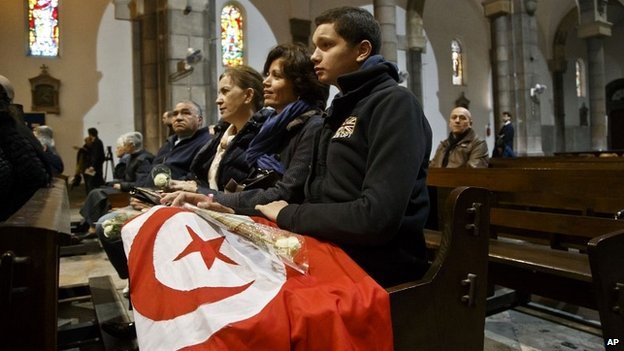 Video vụ thảm sát kinh hoàng khiến 25 người chết ở Tunisia - 2