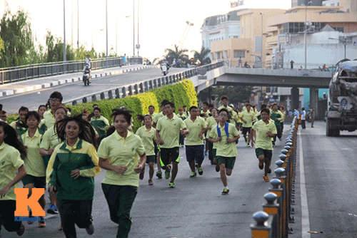 Sôi động ngày chạy Olympic vì sức khỏe toàn dân ở TP HCM - 1