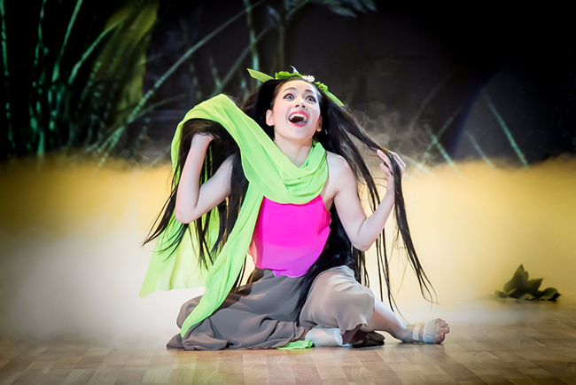 Tối qua, trong chương trình "Bước nhảy hoàn vũ", Chi Pu đã hóa thân thành nàng Xúy Vân trong vở chèo cổ Kim Nham