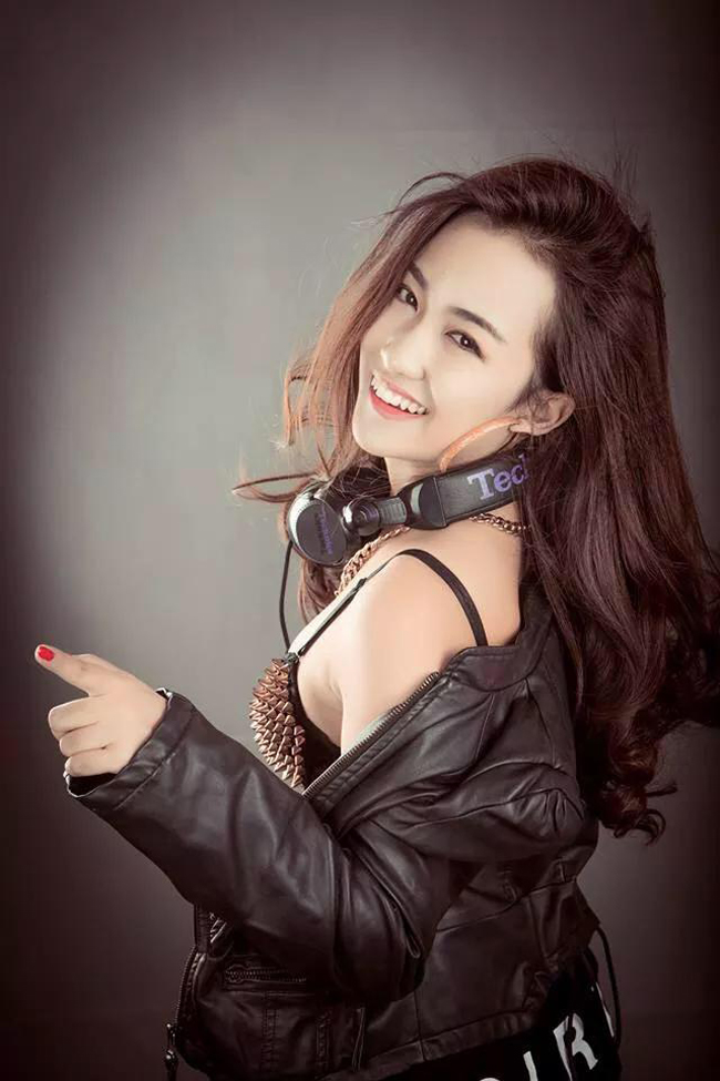 Trang Moon là một trong những nữ DJ nổi tiếng nhất ở Hà Nội.