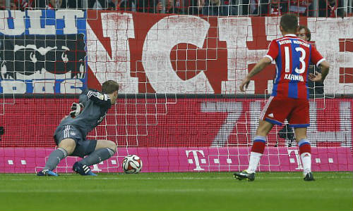 Neuer sai lầm ngớ ngẩn khiến Bayern trả giá đắt - 1