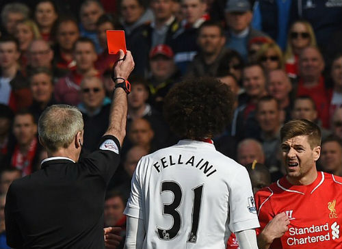 2 tình huống thẻ đỏ bị bỏ qua trận Liverpool-MU - 2