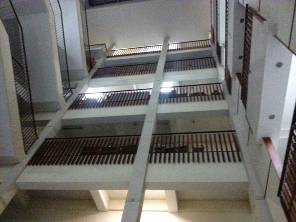 Rơi từ tầng 5 BV Bạch Mai, bệnh nhân tử vong - 1