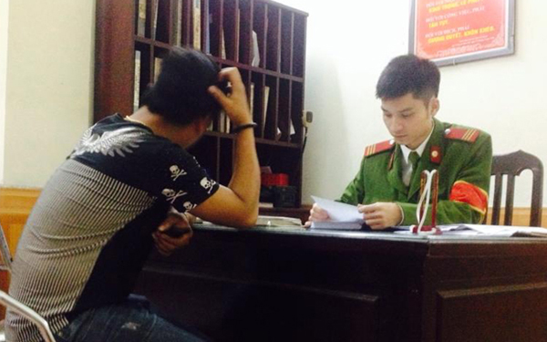 HN: Xe chở thi thể bị “chặn” không cho ra khỏi viện - 2