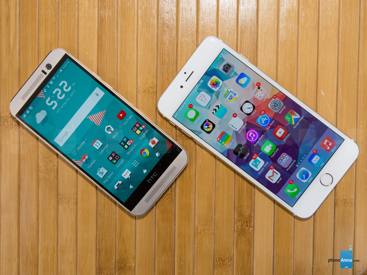 HTC One M9 (trái) sở hữu màn hình 5 inch S-LCD 3 độ phân giải Full HD 1080 x 1920 pixel, trong khi iPhone 6 Plus có màn hình 5,5 inch IPS LCD độ phân giải 1080 x 1920 pixel. Tuy nhiên mật độ điểm ảnh của iPhone 6 Plus chỉ đạt 401ppi, còn One M9 là 441ppi.
