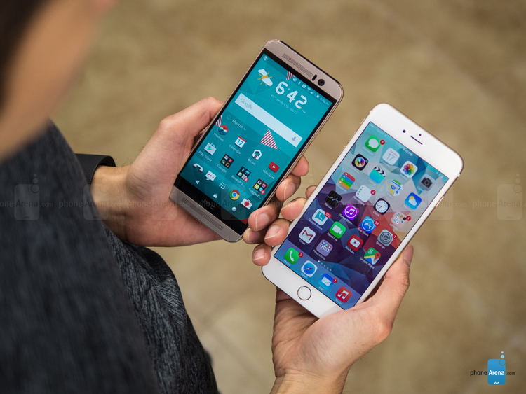 Cả hai đều sở hữu màn hình khá đẹp, nhưng nói về độ chính xác và bắt mắt hơn thì có lẽ người dùng sẽ chọn iPhone 6 Plus. Các chỉ số đo chất lượng màn hình cũng cho thấy iPhone 6 Plus có chỉ số nhỉnh hơn.
