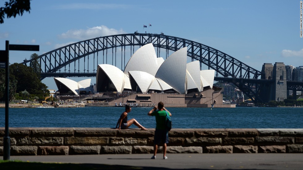 Sydney, Australia – vị trí 25. Thành phố Sydney được gọi là "Thành phố Cảng”, là trung tâm tài chính lớn nhất của Australia và cũng là một địa điểm du lịch của khách quốc tế, nổi tiếng với nhiều bãi biển đẹp và kiến trúc đôi.