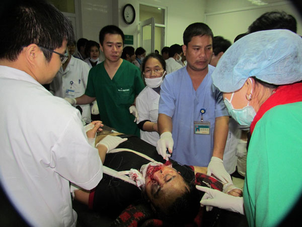Chùm ảnh vụ sập giàn giáo kinh hoàng ở Hà Tĩnh - 10