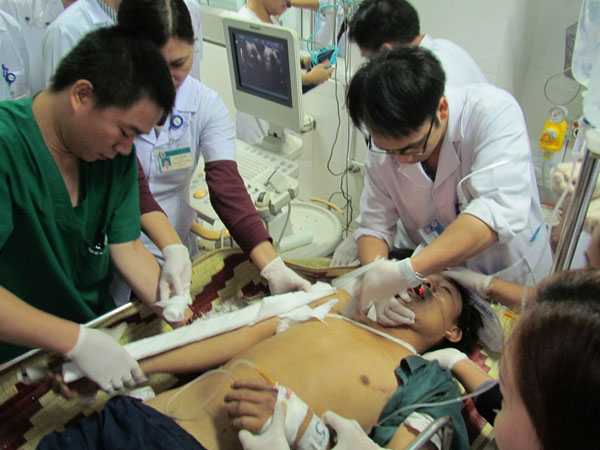Chùm ảnh vụ sập giàn giáo kinh hoàng ở Hà Tĩnh - 9