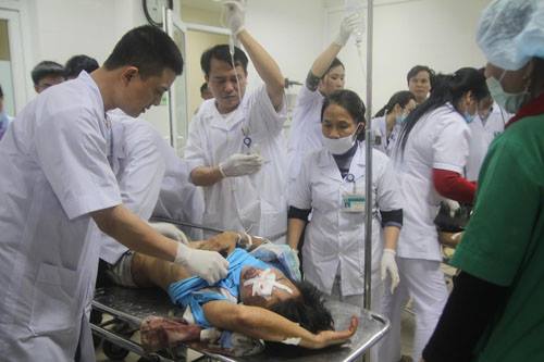 Chùm ảnh vụ sập giàn giáo kinh hoàng ở Hà Tĩnh - 13