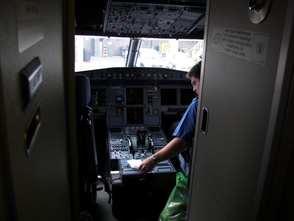 Máy bay A320 rơi: Cơ trưởng đã tự sát? - 3
