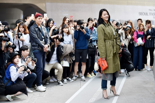 Choáng vì độ sành điệu của nhóc tì tại Seoul FW - 17