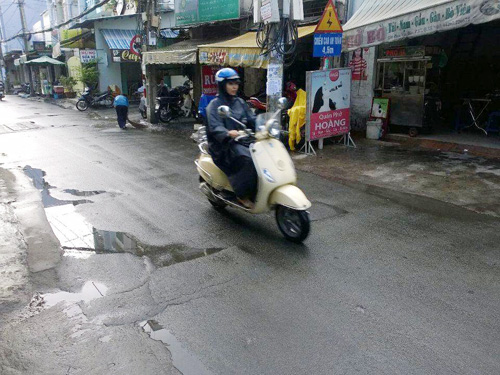 Mưa “vàng” đổ xuống giữa Sài Gòn oi bức - 10