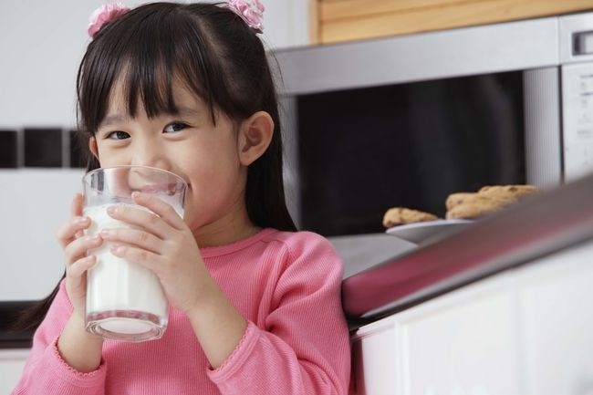 Khi nào sữa trở nên độc hại với trẻ? - 1