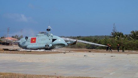 Hé lộ nguyên nhân trực thăng rơi trên đảo Phú Quý - 1