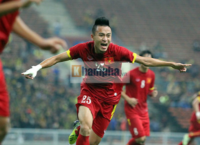 U23 Malaysia - U23 VN: Ngỡ ngàng Công Phượng - 19