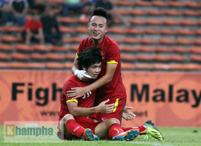 U23 Malaysia - U23 VN: Ngỡ ngàng Công Phượng - 22