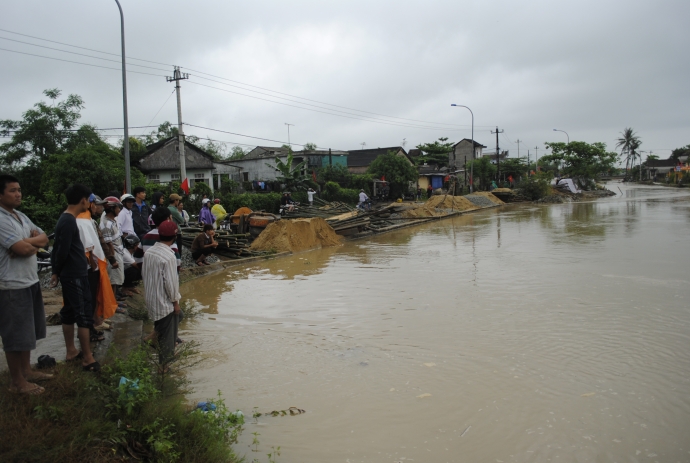 Chủ tịch huyện: Chúng tôi ăn cơm chứ không... nhậu! - 3