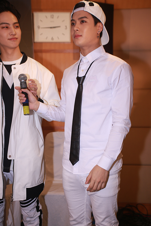 Cận cảnh vẻ đẹp hoàn hảo của Jackson và JB (GOT7) tại HN - 3