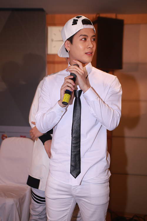 Cận cảnh vẻ đẹp hoàn hảo của Jackson và JB (GOT7) tại HN - 2