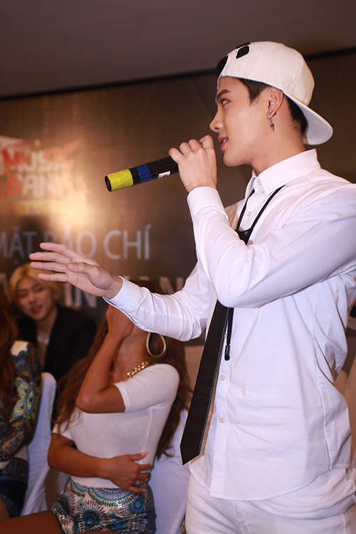 Cận cảnh vẻ đẹp hoàn hảo của Jackson và JB (GOT7) tại HN - 4