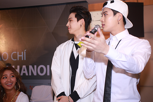 Cận cảnh vẻ đẹp hoàn hảo của Jackson và JB (GOT7) tại HN - 6