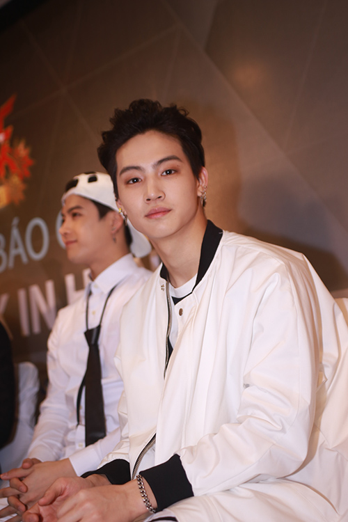 Cận cảnh vẻ đẹp hoàn hảo của Jackson và JB (GOT7) tại HN - 17